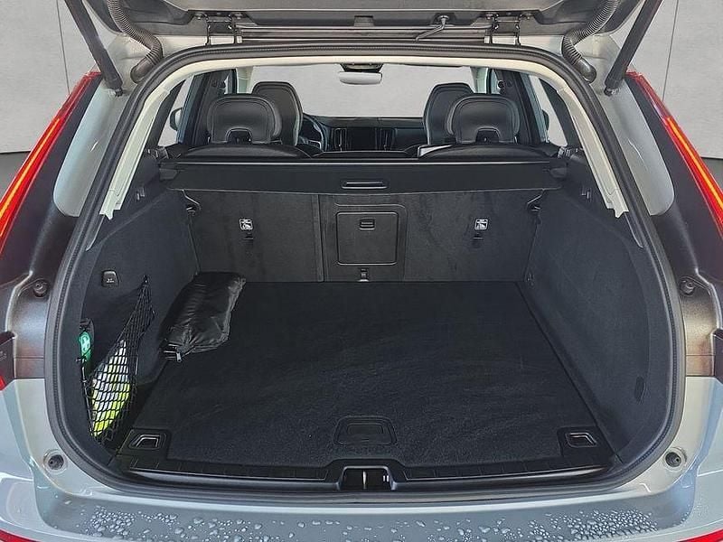 Gebraucht Volvo XC60 Core 250 PS (183 kW) 2024 Grau SUV