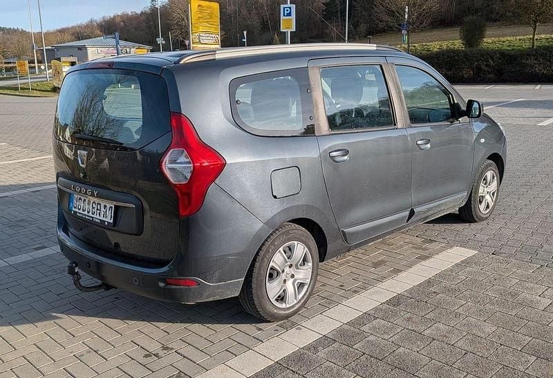 Gebraucht Dacia Lodgy Lauréate 102 PS (75 kW) 2018 Grau Van / Kleinbus