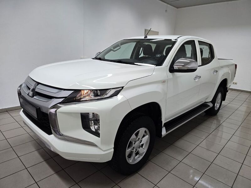 Weiß Gebraucht 2022 Mitsubishi L200 Comfort Edition Abholung | 26.990 € (Fairer Preis) - Bild 1/4