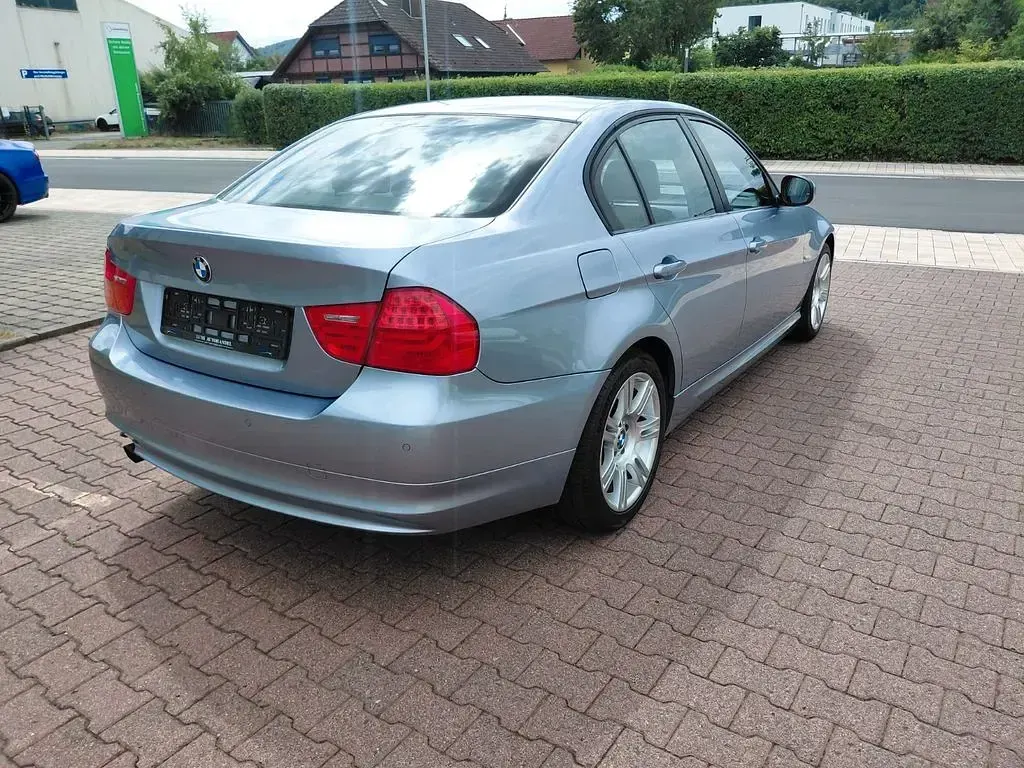 Gebraucht BMW 318 Comfort Edition 143 PS (105 kW) 2010 Blau Limousine
