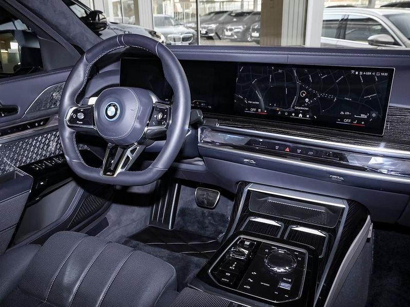 Gebraucht BMW 750e M Sport 489 PS (359 kW) 2024 Blau Limousine
