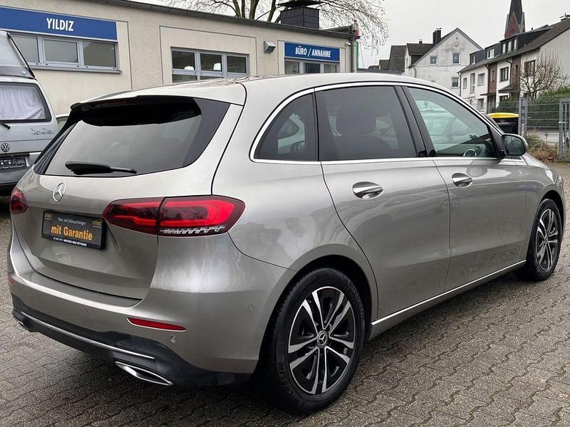 Gebraucht Mercedes B220 190 PS (139 kW) 2019 Silber Van / Kleinbus
