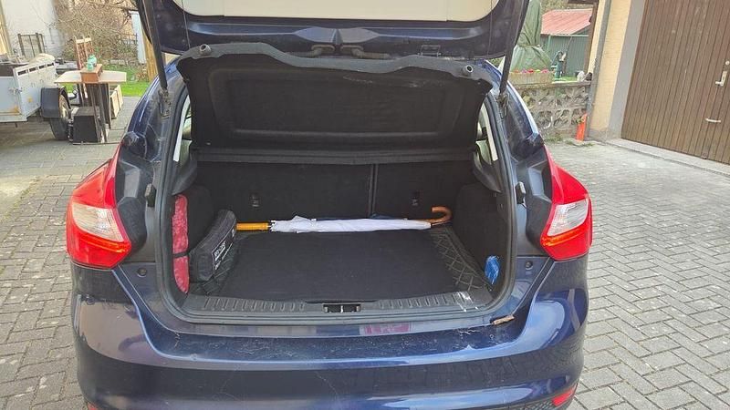 Gebraucht Ford Focus Trend 116 PS (85 kW) 2011 Blau Limousine