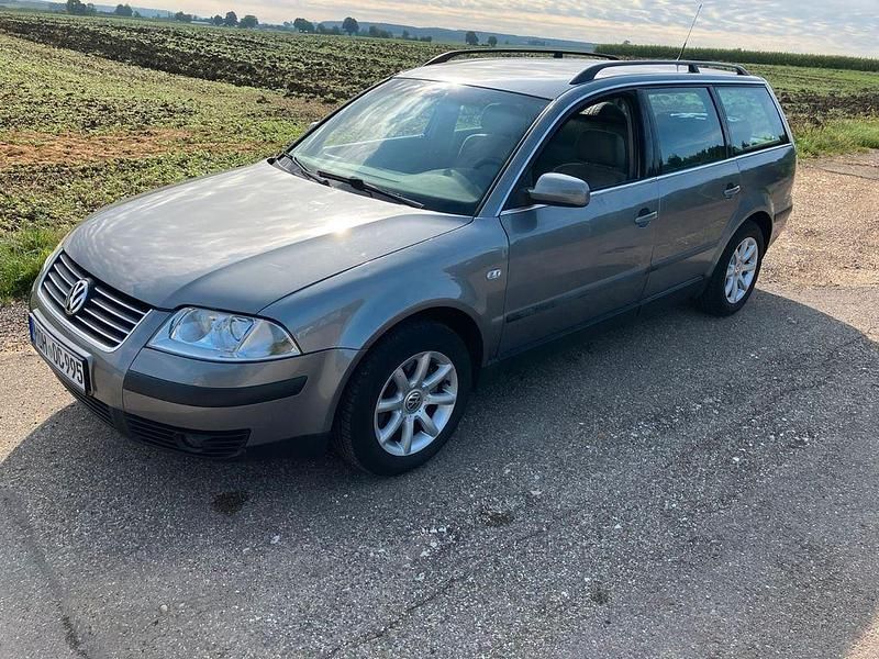 Grau Gebraucht 2002 VW Passat Trendline Kombi | 2.700 € (Teuer) - Bild 1/4