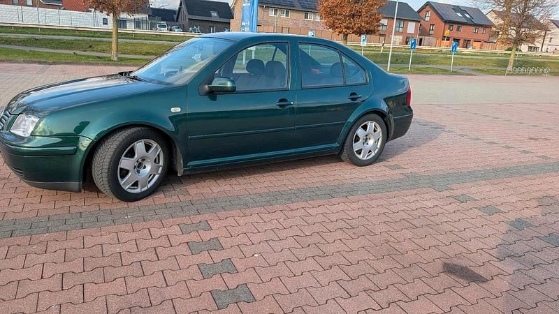 Usata VW Bora 101 CV (74 kW) 2000 Verde Berlina