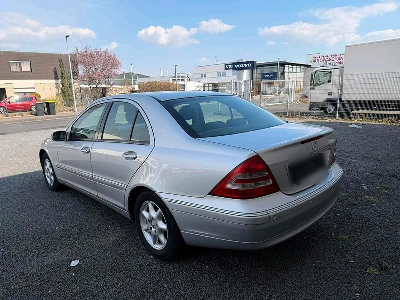 Gebraucht Mercedes C220 143 PS (105 kW) 2002 Silber Limousine