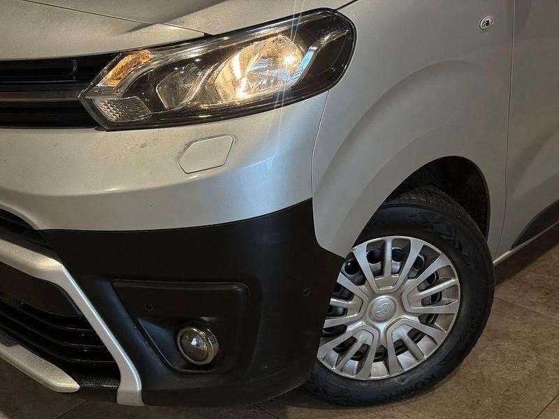 Gebraucht Toyota Proace 122 PS (89 kW) 2020 Silber Van / Kleinbus