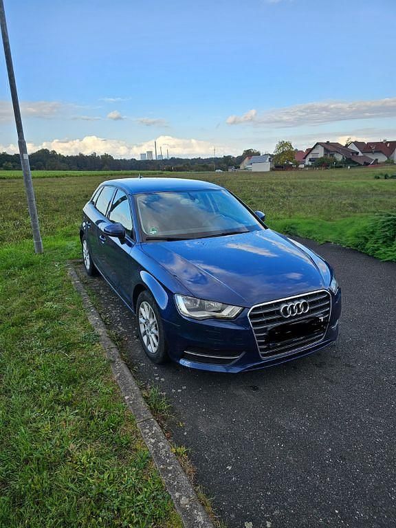 Gebraucht Audi A3 Attraction 110 PS (80 kW) 2014 Blau Limousine