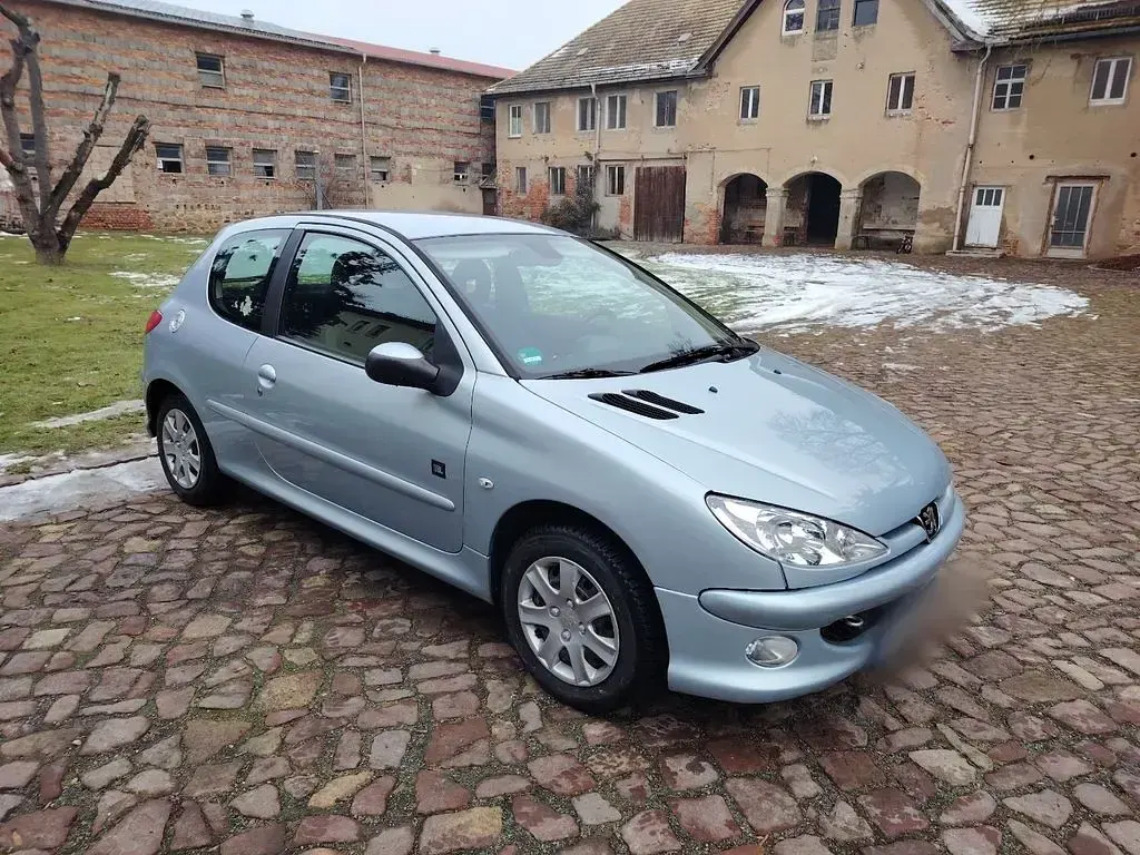 Gebraucht Peugeot 206 75 PS (55 kW) 2008 Silber Limousine