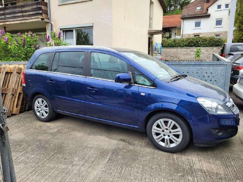 Ultrablau Gebraucht 2009 Opel Zafira Innovation Van / Kleinbus | 6.495 € (Teuer) - Bild 1/3