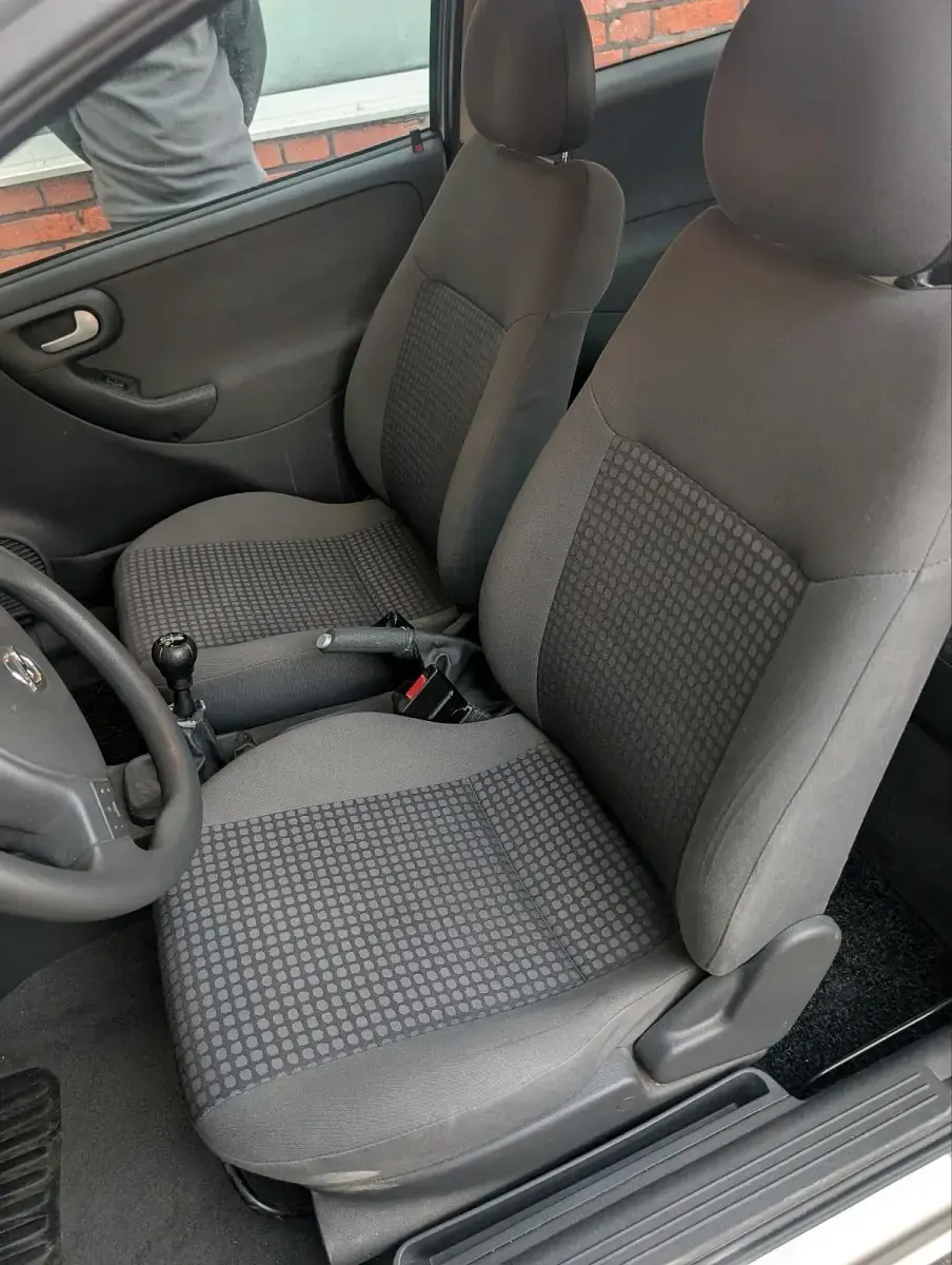Używany Opel Corsa 60 KM (44 kW) 2003 Srebrny Hatchback