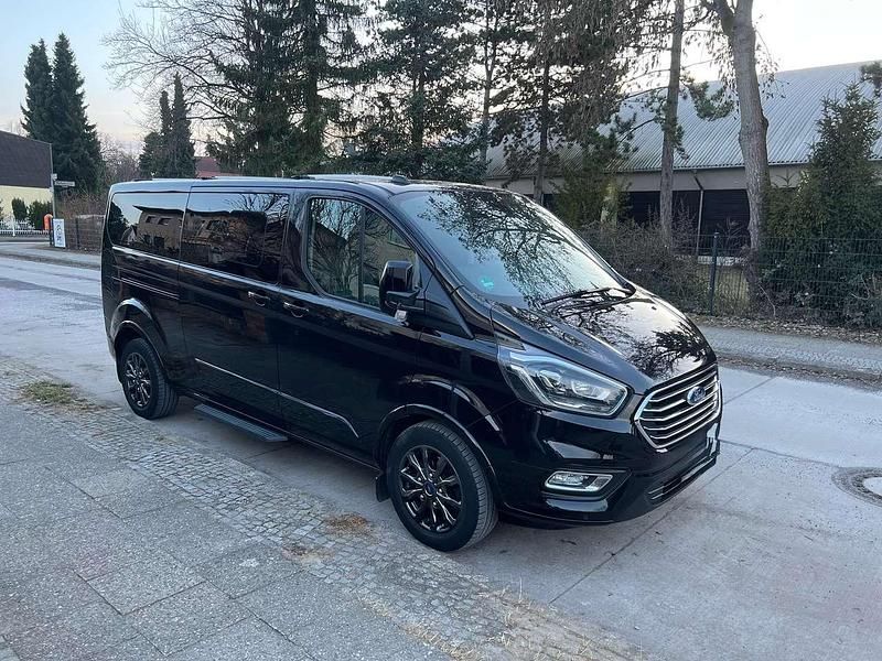 Gebraucht Ford Tourneo Titanium 185 PS (136 kW) 2021 Schwarz Van / Kleinbus