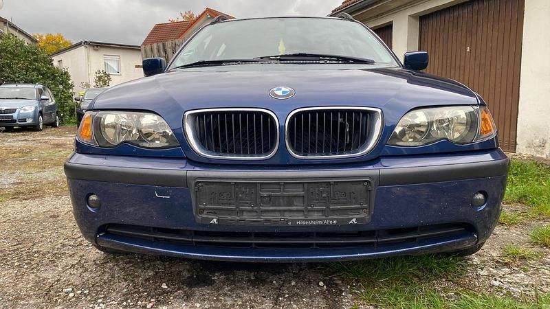 Blau Gebraucht 2004 BMW 320 Kombi | 999 € (Superpreis) - Bild 1/4