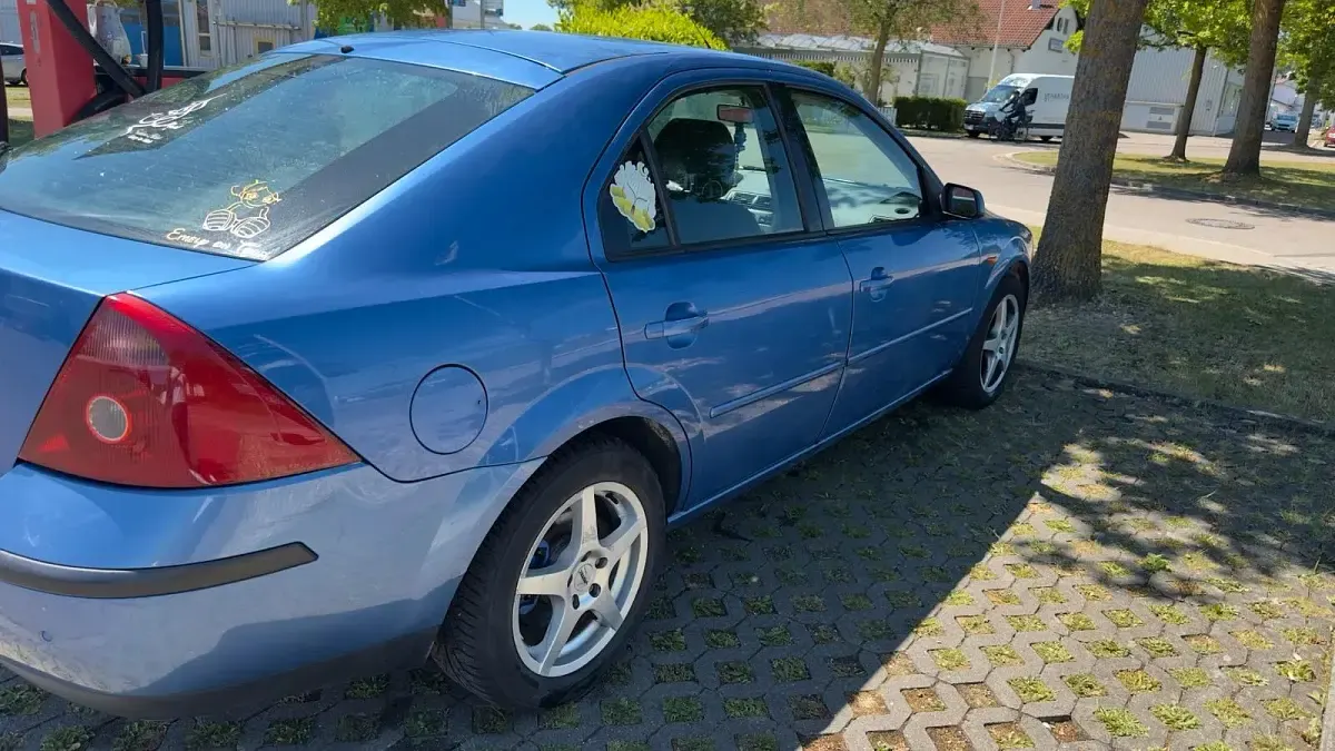 Gebraucht Ford Mondeo 125 PS (91 kW) 2000 Blau Limousine