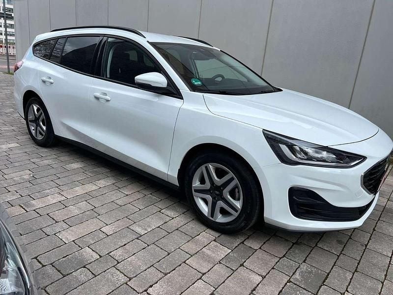 Gebraucht Ford Focus 120 PS (88 kW) 2022 Weiß Limousine