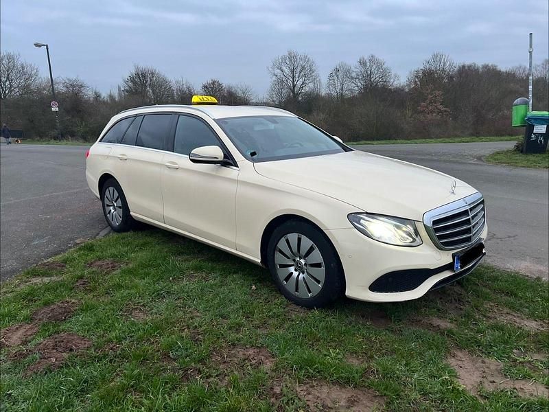 Gebraucht Mercedes E220 194 PS (142 kW) 2018 Beige Kombi