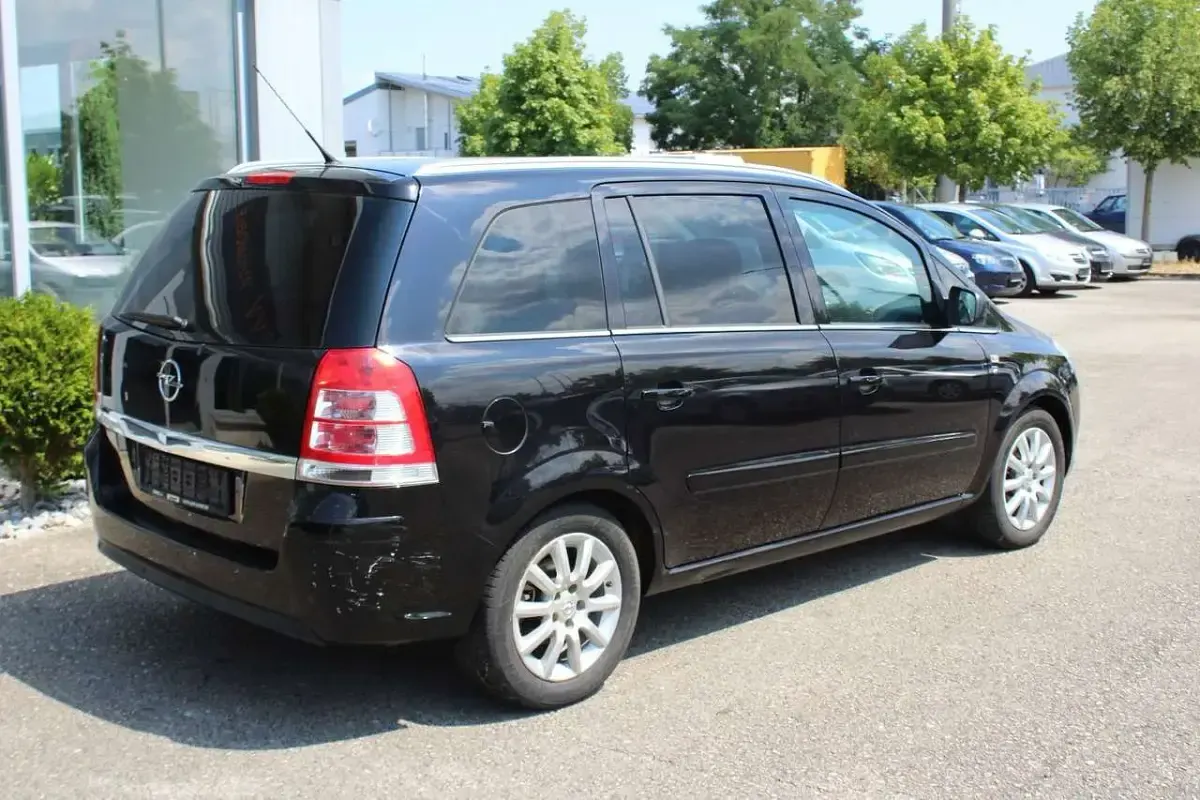Gebraucht Opel Zafira Edition 140 PS (102 kW) 2010 Schwarz Van / Kleinbus