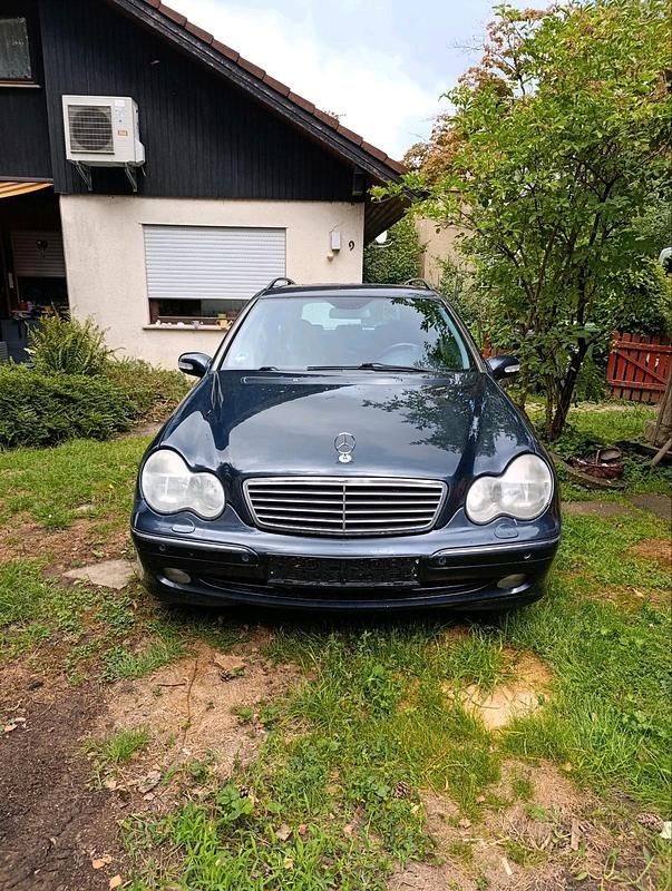 Blau Gebraucht 2001 Mercedes C200 Kombi | 1.600 € - Bild 1/4