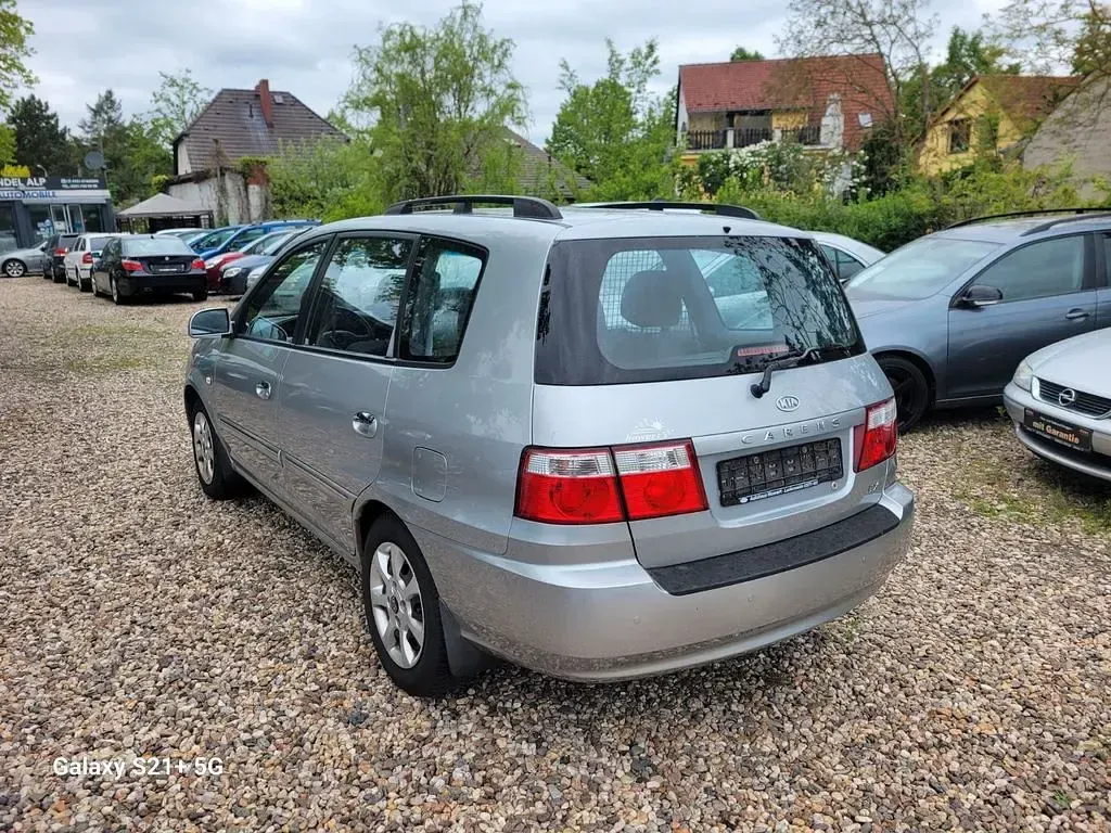 Gebraucht Kia Carens EX 126 PS (92 kW) 2003 Silber Van / Kleinbus