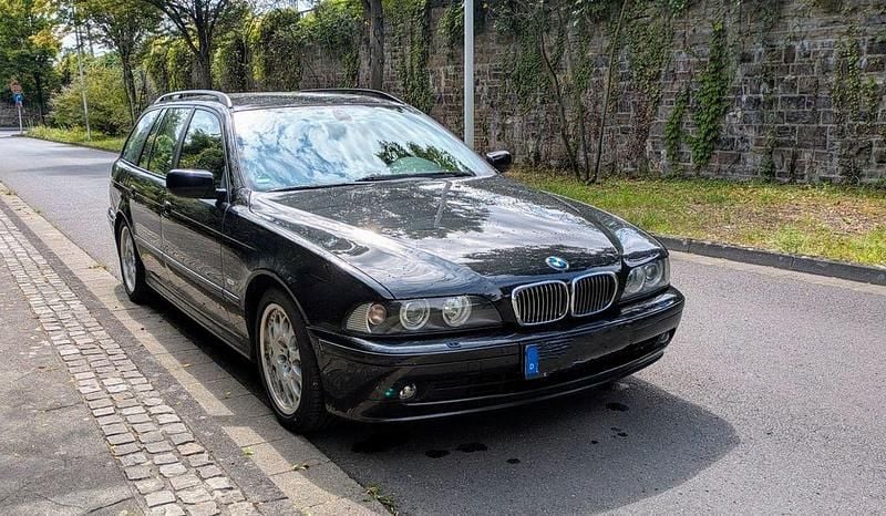 Schwarz Gebraucht 2003 BMW 540 Lifestyle Kombi | 13.899 € (Fairer Preis) - Bild 1/4