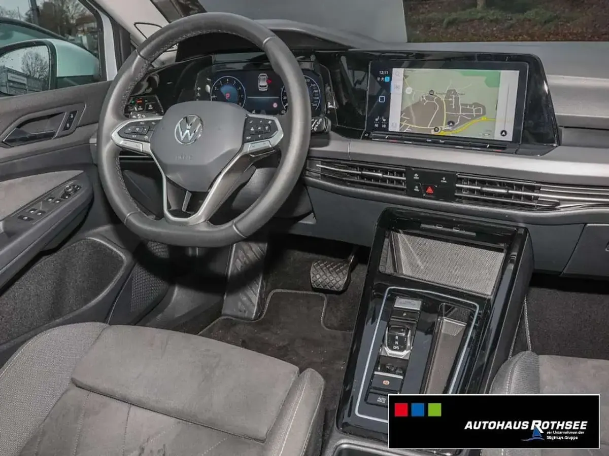 Gebraucht VW Golf VIII Style 150 PS (110 kW) 2024 Reflexsilber (metallic) Limousine