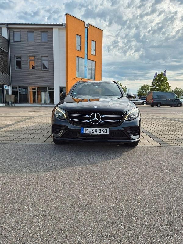 Schwarz Gebraucht 2017 Mercedes GLC250 AMG line SUV | 17.890 € (Teuer) - Bild 1/4