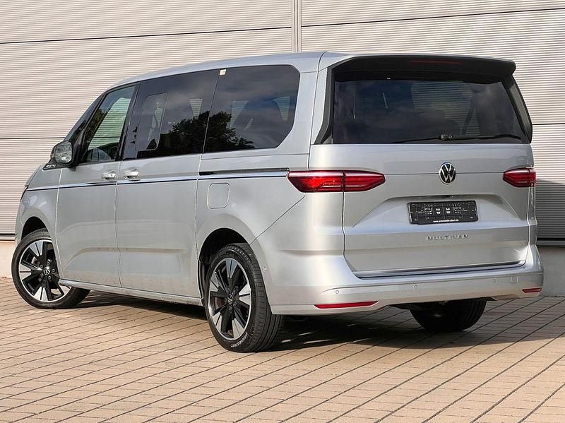 Reflexsilber Gebraucht 2024 VW T7 Style Van | 54.950 € (Fairer Preis) - Bild 1/4