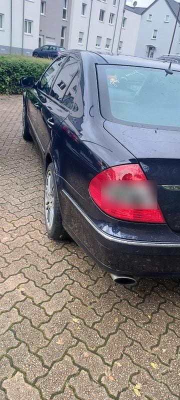 Gebraucht Mercedes E320 224 PS (164 kW) 2008 Blau Limousine