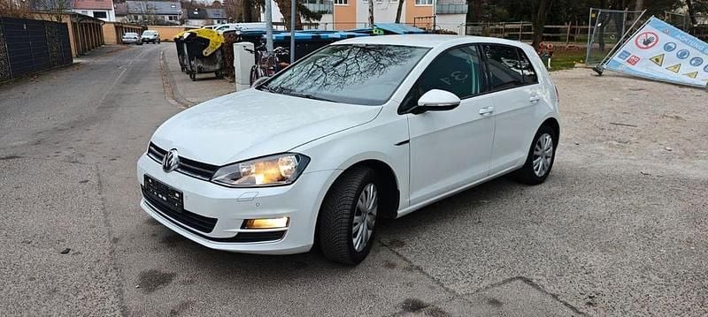 Weiß Gebraucht 2015 VW Golf LOUNGE Limousine | 8.300 € (Fairer Preis) - Bild 1/4