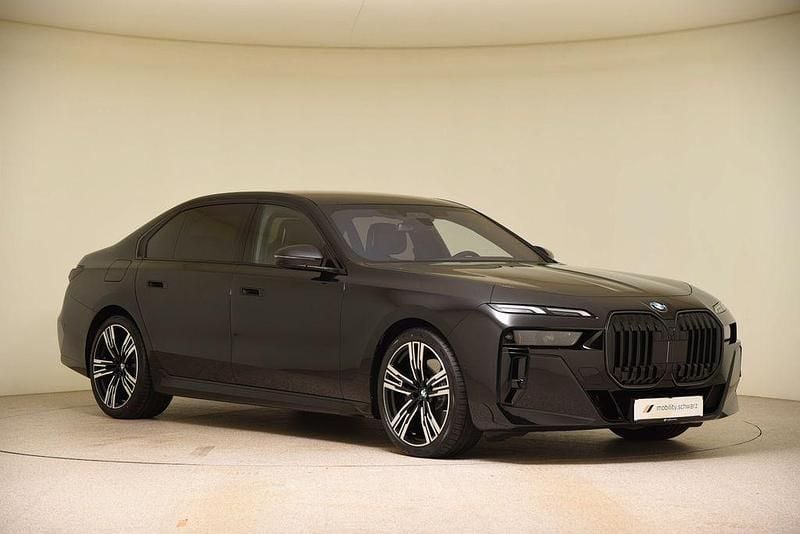 Gebraucht BMW 740 M Sport 286 PS (210 kW) 2025 Schwarz Limousine
