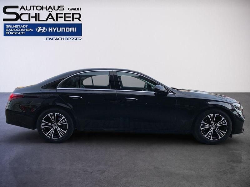 Gebraucht Mercedes E200 Advanced 227 PS (166 kW) 2024 Obsidianschwarz  metalliclack Limousine