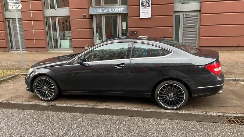 Gebraucht Mercedes C220 170 PS (125 kW) 2012 Schwarz Coupé