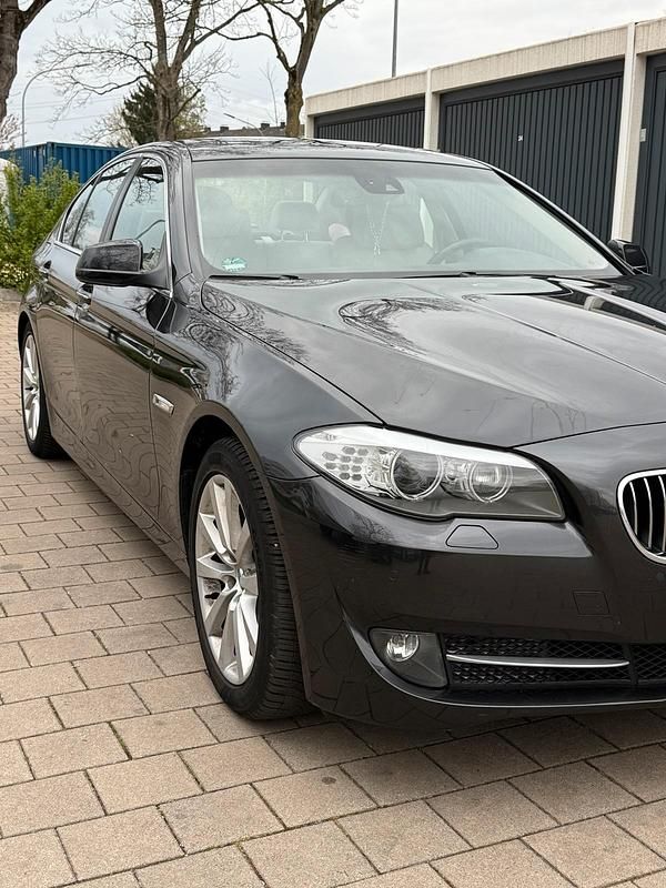 Gebraucht BMW 520 184 PS (135 kW) 2011 Grau Limousine