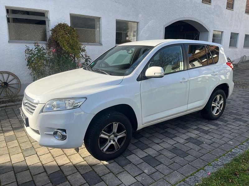 Weiß Gebraucht 2011 Toyota RAV4 SUV | 7.990 € (Fairer Preis) - Bild 1/4