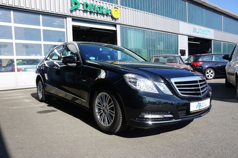 Schwarz Gebraucht 2012 Mercedes E200 Elegance Limousine | 14.900 € (Fairer Preis) - Bild 1/4