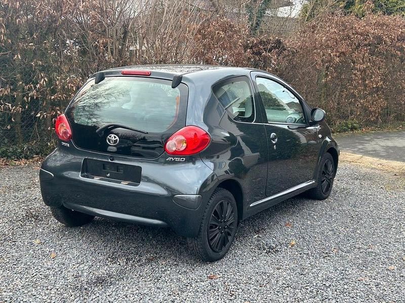 Gebraucht Toyota Aygo 68 PS (50 kW) 2006 Grau Kleinwagen