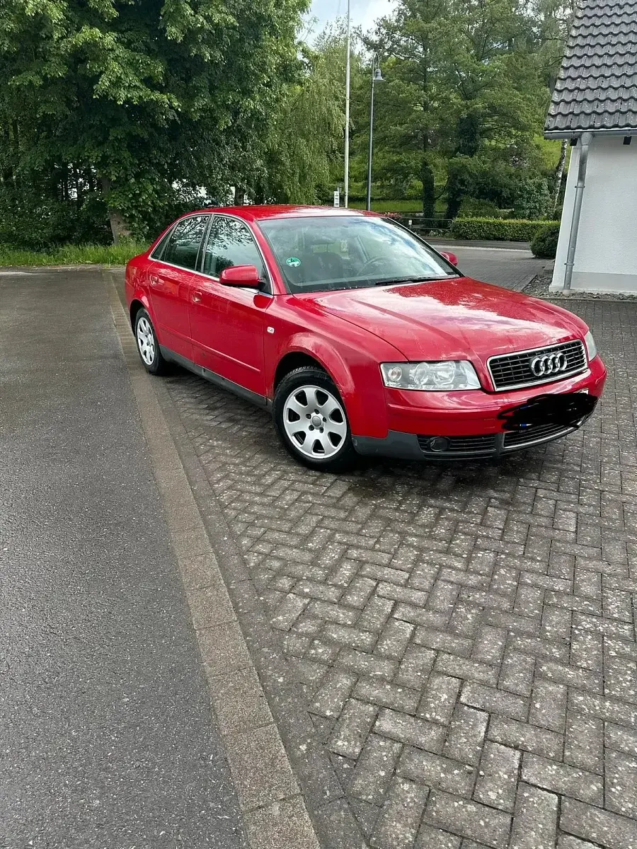 Gebraucht Audi A4 131 PS (96 kW) 2002 Rot Limousine