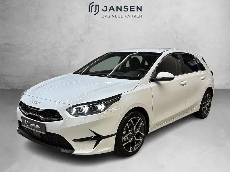 Gebraucht Kia Ceed 140 PS (102 kW) 2025 Weiß Kleinwagen