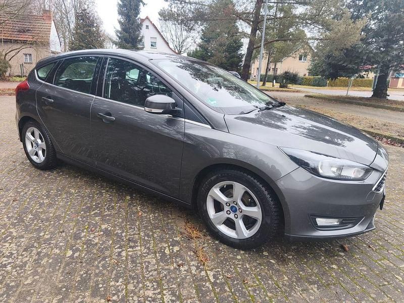 Gebraucht Ford Focus Trend 125 PS (91 kW) 2015 Grau Limousine