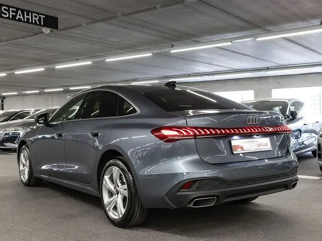 Gebraucht Audi A5 Sport 204 PS (150 kW) 2025 Horizontblau metallic Limousine