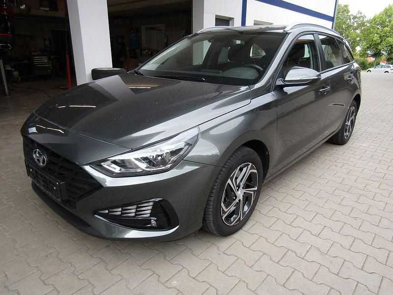 Grau Gebraucht 2024 Hyundai i30 Pure Kombi | 14.900 € - Bild 1/4