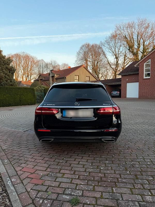 Gebraucht Mercedes E300 306 PS (225 kW) 2021 Schwarz Kombi