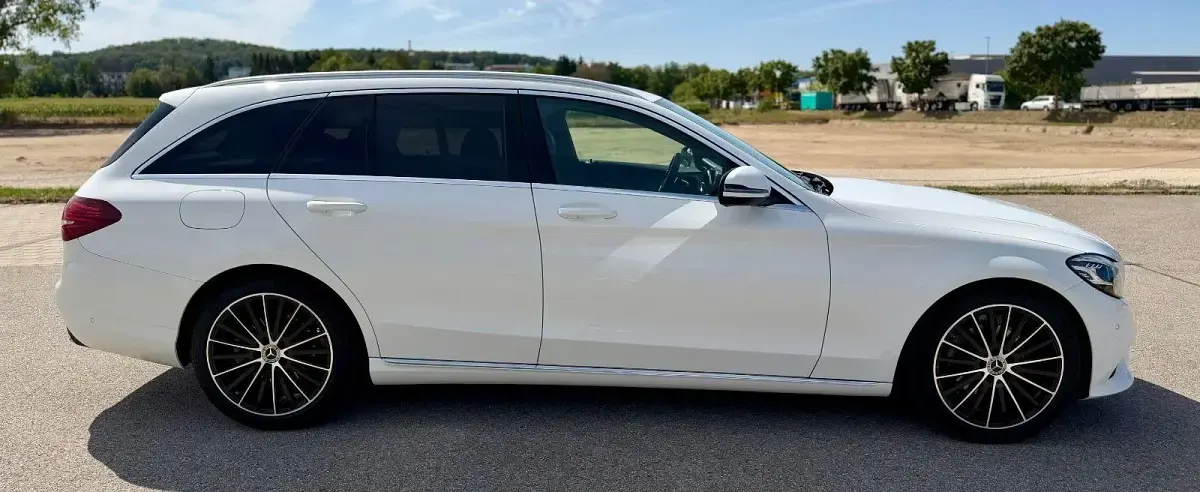 Gebraucht Mercedes C180 Avantgarde 156 PS (114 kW) 2019 Weiß Kombi
