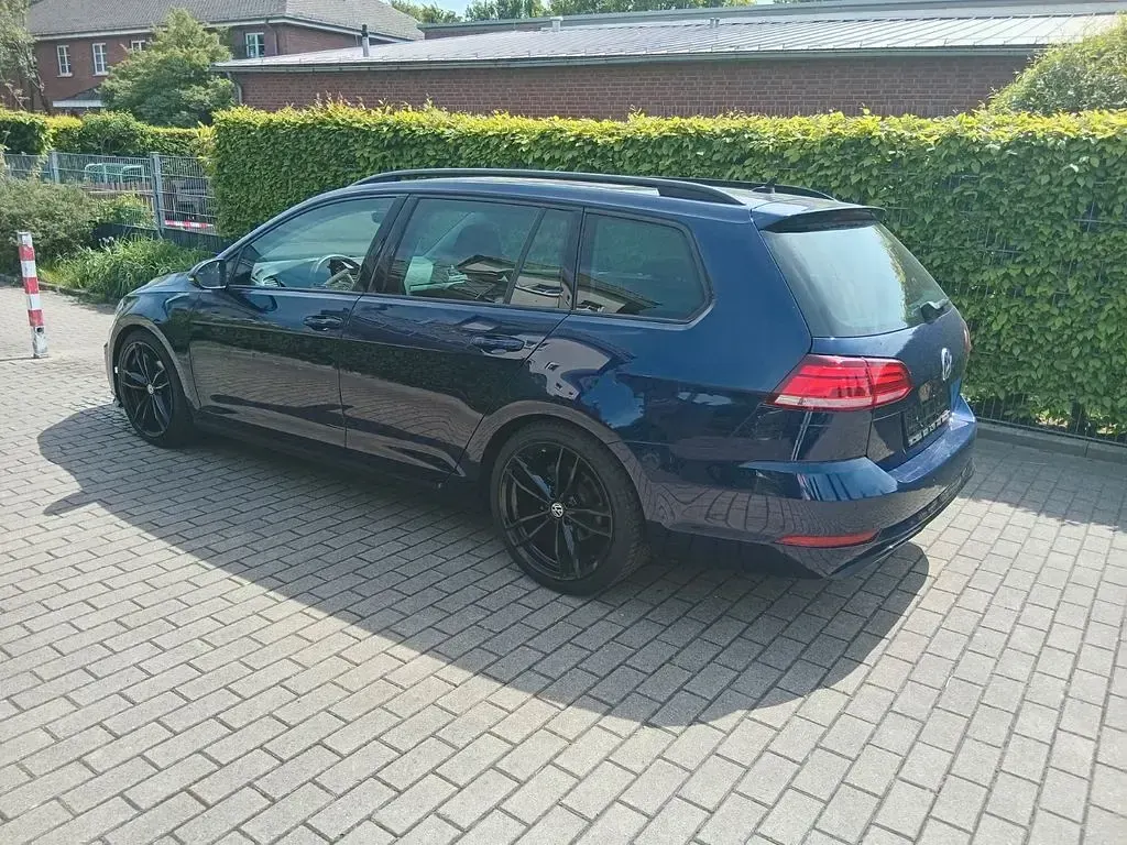 Gebraucht VW Golf VII Trendline 116 PS (85 kW) 2018 Blau Kombi