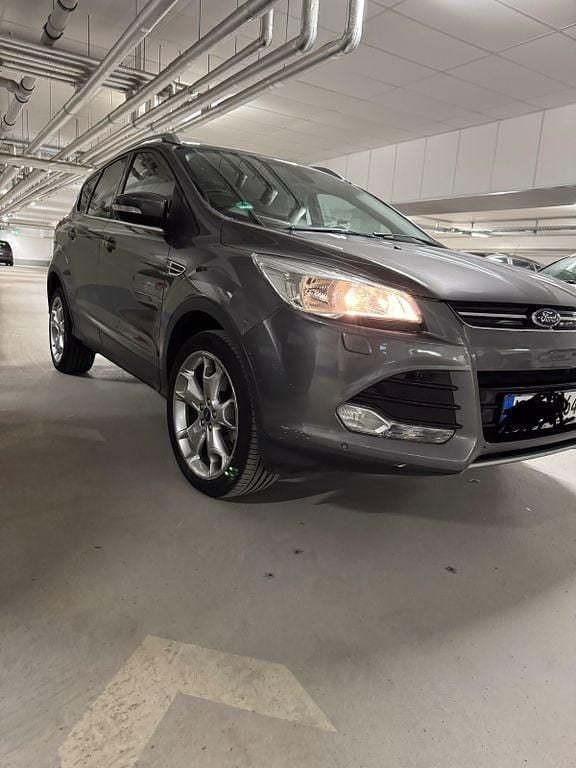 Gebraucht Ford Kuga Individual 182 PS (133 kW) 2014 Grau SUV