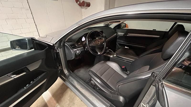 Gebraucht Mercedes E350 231 PS (169 kW) 2011 Grau Coupé