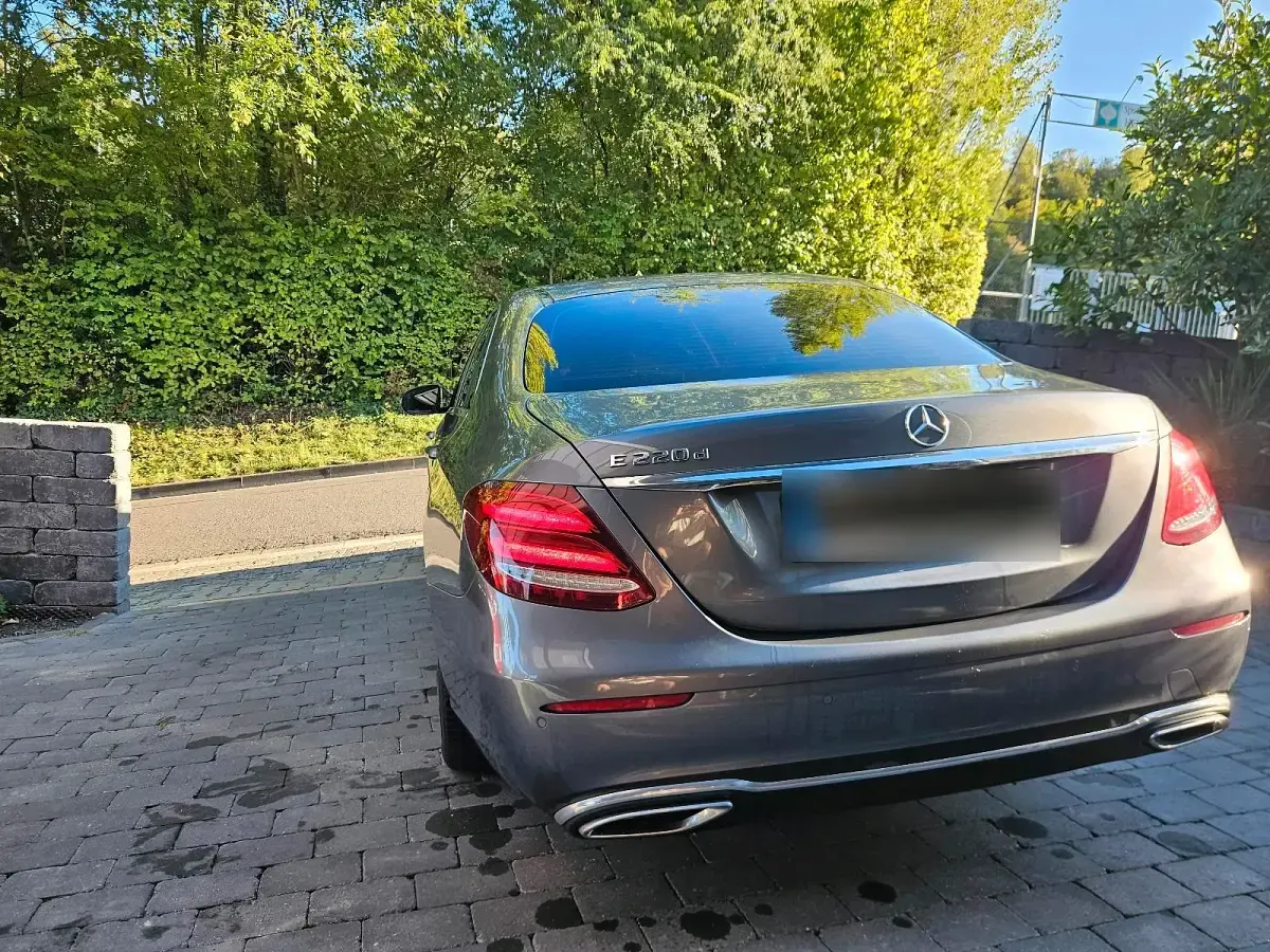 Gebraucht Mercedes E220 Avantgarde 194 PS (142 kW) 2019 Grau Limousine