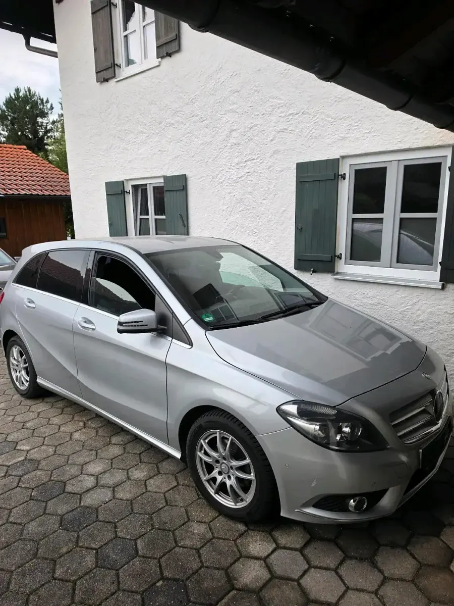 Gebraucht Mercedes B180 122 PS (89 kW) 2014 Grau Kleinwagen