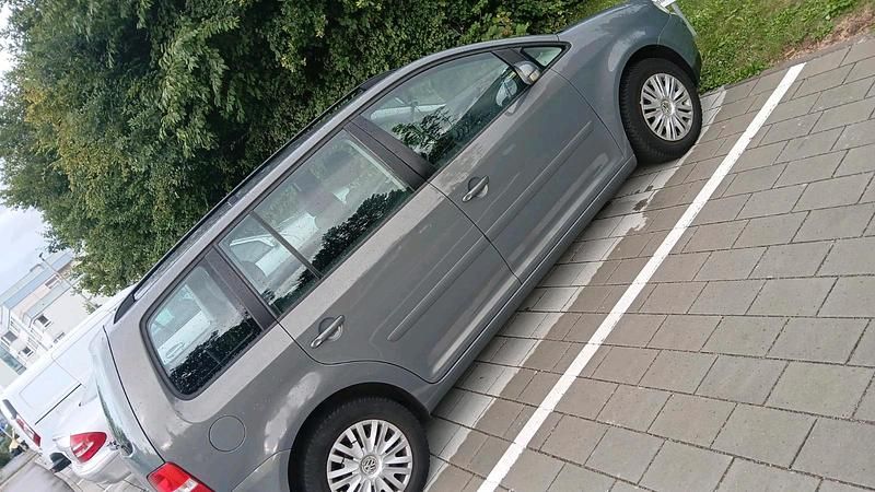 Grau Gebraucht 2004 VW Touran Van / Kleinbus | 2.500 € (Fairer Preis) - Bild 1/4