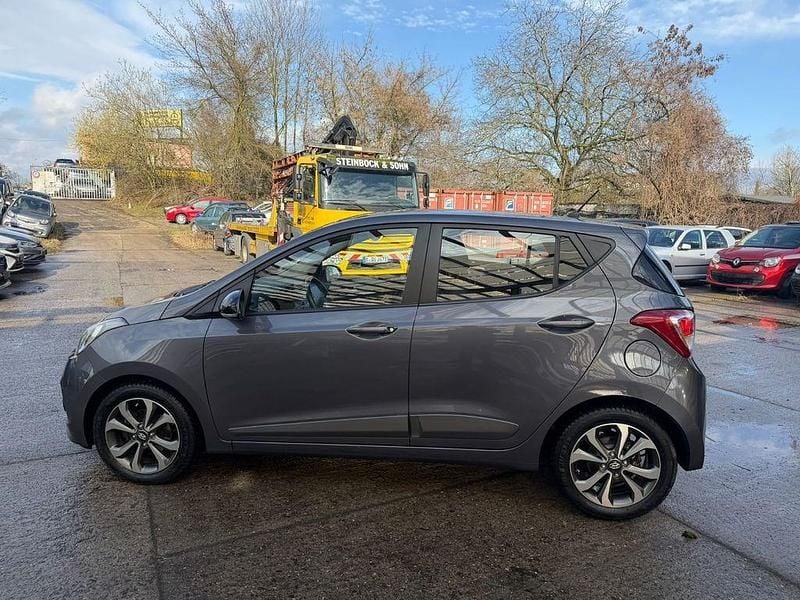 Gebraucht Hyundai i10 Style 87 PS (63 kW) 2014 Grau Kleinwagen
